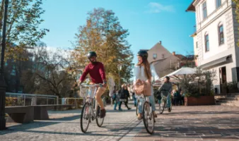Couple touring as responsible travelers on bikes to reduce carbon emissions.